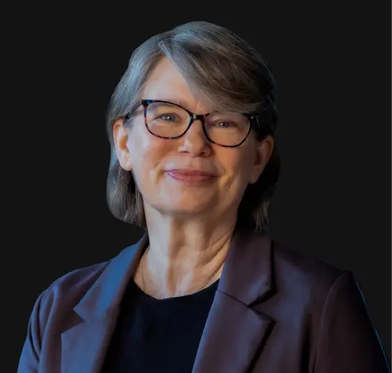 Kim Davies Headshot